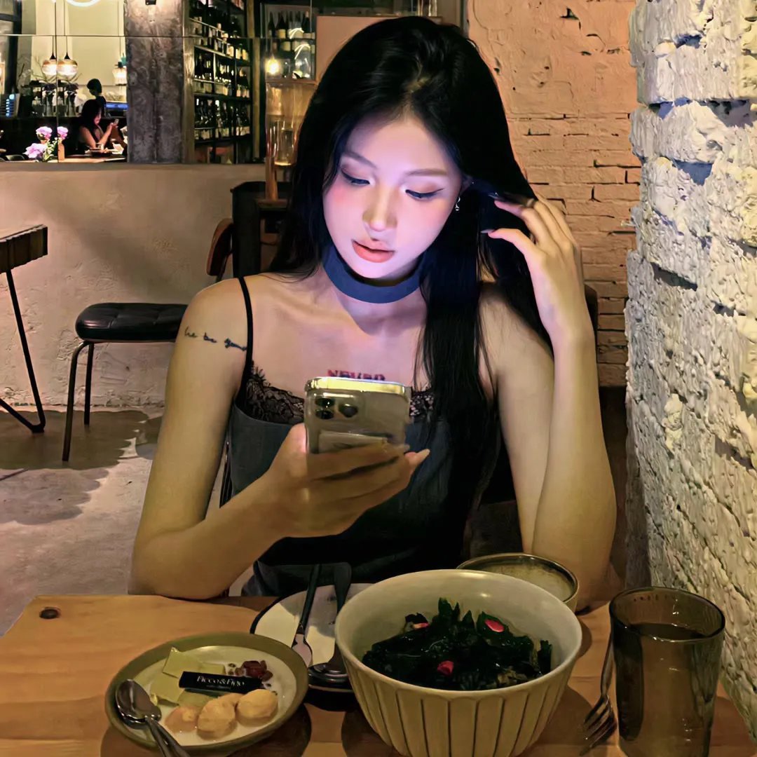 绝地生存制服少女